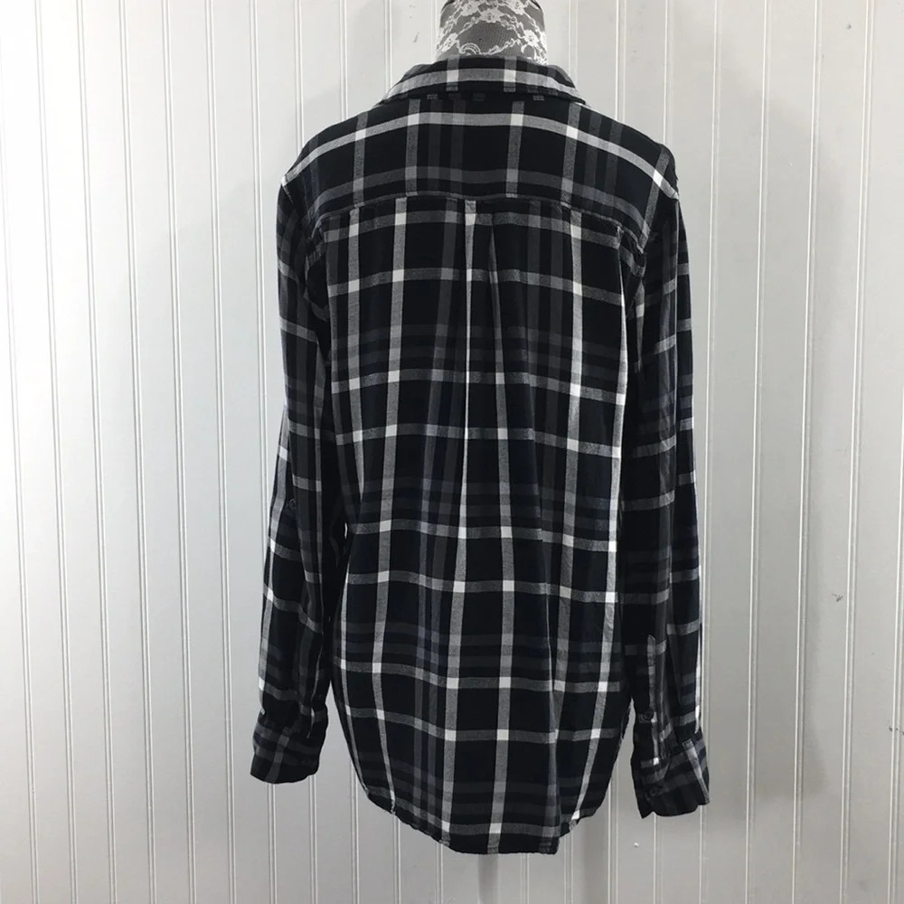 Woolrich Black White Plaid Button Front Shirt Womens Large Roll Tab Sleeve‎ - Picture 3 of 11
